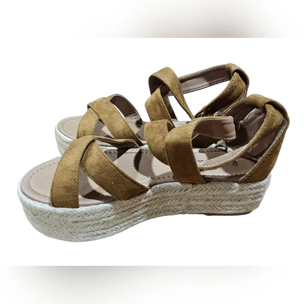 Bonnibell Brown Platform‎ Sandals Size 8